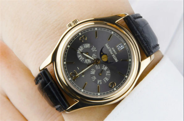 别再乱擦了！这才是正确清洗百达翡丽的姿势（图）